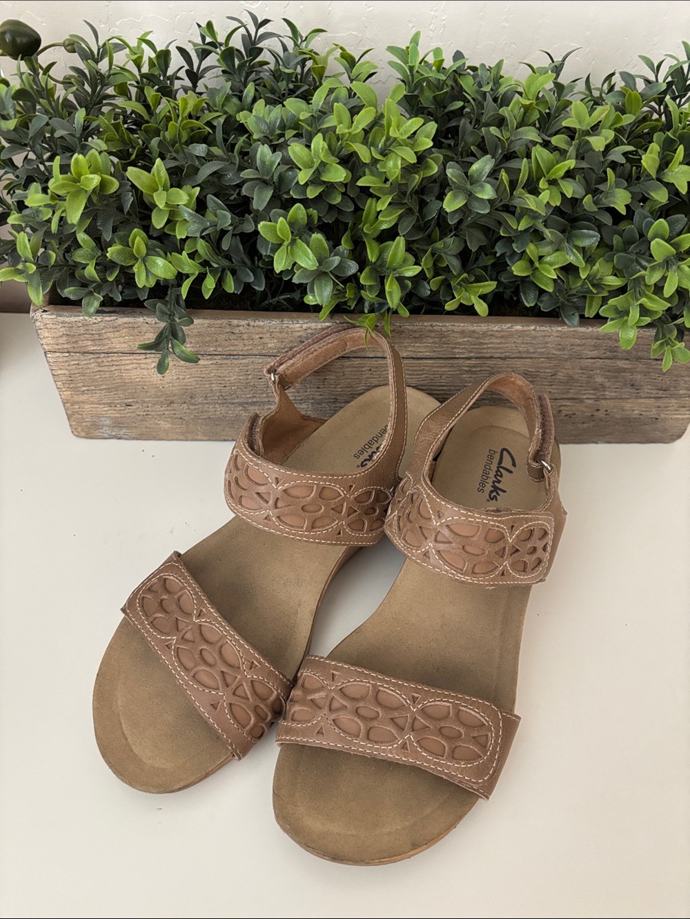 CLARKS Women's Velcro adjustable Leather Sandals
